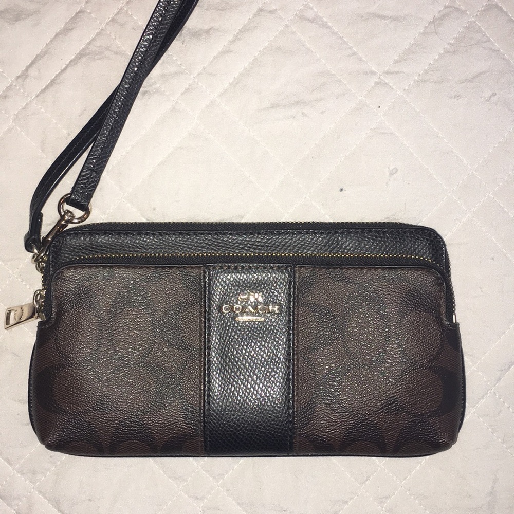 Coach wristlet wallet